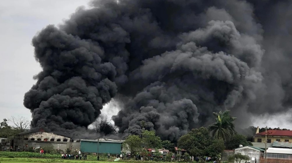 chay lon tai kho xuong tap ket nhua 1 000m2 tai bac ninh 3