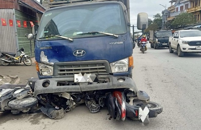tin tuc tai nan giao thong moi nhat ngay 2 3 2024 xe tai lat nghieng tren cau phu luong giao thong un tac nghiem trong2jpg tin tuc tai nan giao thong moi nhat ngay 2 3 2024 xe tai lat nghieng tren cau phu luong giao thong un tac nghiem trong2jpg
