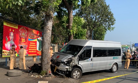 tin tuc tai nan giao thong moi nhat ngay 5 3 2024 xe ba gac lao vao nha cho xe buyt tai xe nguy kich 2jpeg