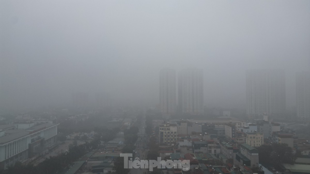 suong mu day dac tiep tuc bao phu khap ha noi nguoi dan ra duong gap nhieu kho khan 1