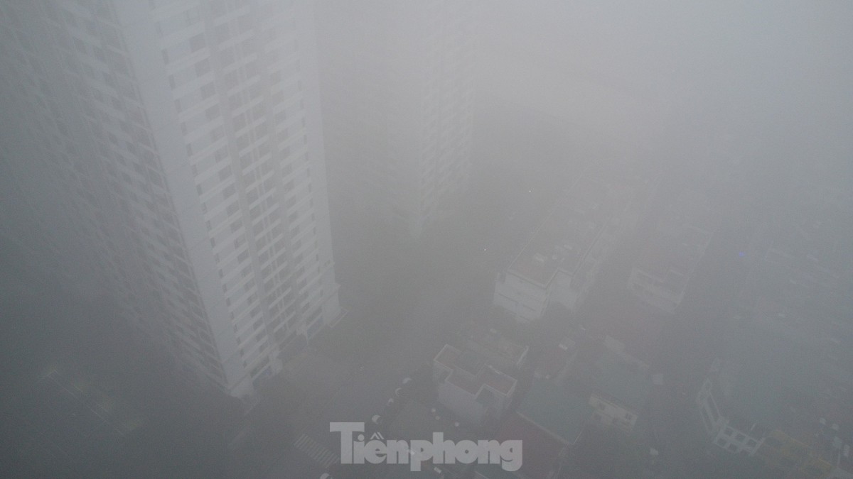suong mu day dac tiep tuc bao phu khap ha noi nguoi dan ra duong gap nhieu kho khan 12