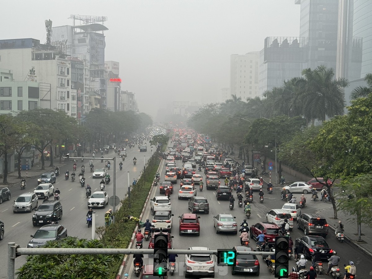 suong mu day dac tiep tuc bao phu khap ha noi nguoi dan ra duong gap nhieu kho khan 5