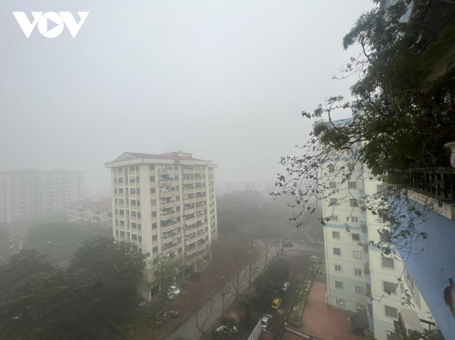suong mu day dac tiep tuc bao phu khap ha noi nguoi dan ra duong gap nhieu kho khan 8