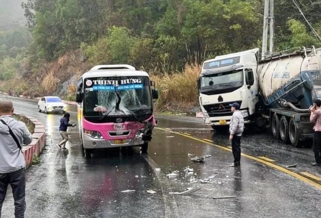 tin tuc tai nan giao thong moi nhat ngay 10 3 2024 o to dua don hoc sinh va cham voi xe may mot nguoi bi thuong 2 tin tuc tai nan giao thong moi nhat ngay 10 3 2024 o to dua don hoc sinh va cham voi xe may mot nguoi bi thuong 2