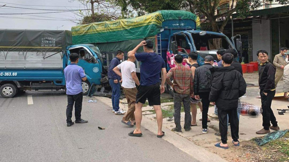 tin tuc tai nan giao thong moi nhat ngay 12 3 2024 xe tai bat ngo sup ho sau tai xe mo cua thoat ra ngoai kip thoi 1