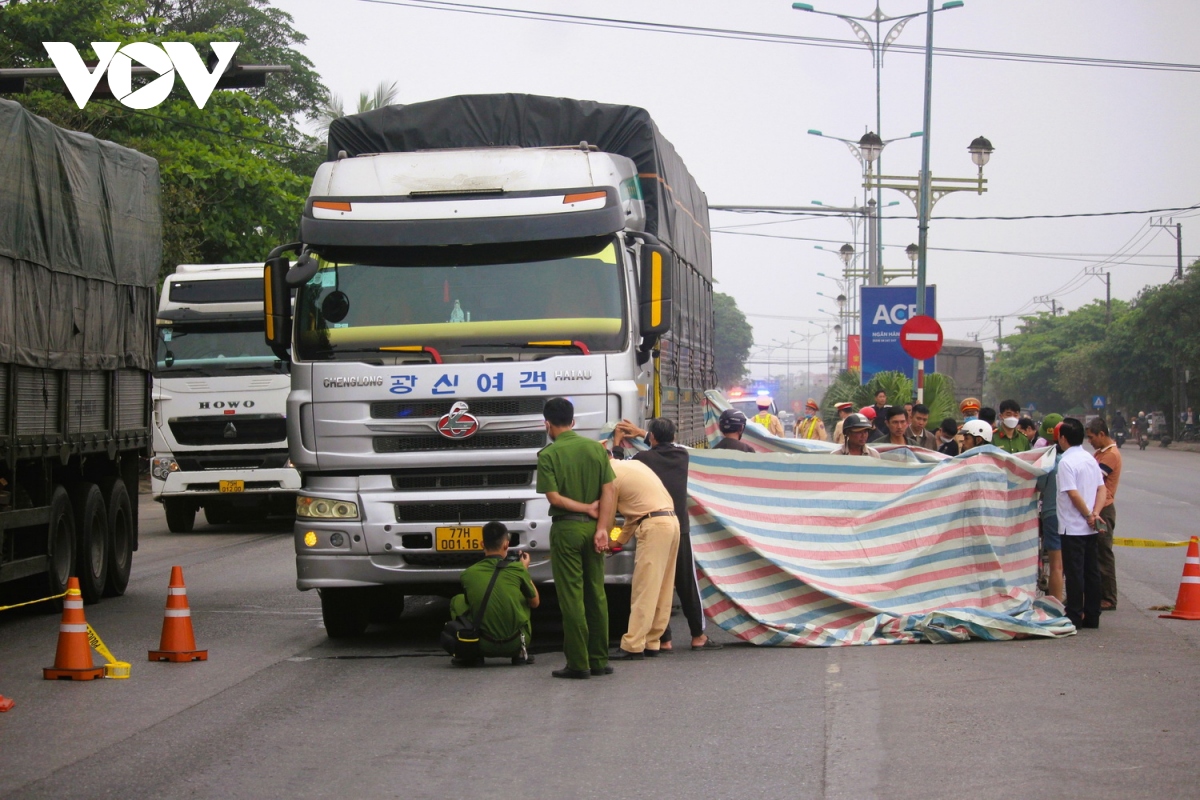 tin tuc tai nan giao thong moi nhat ngay 15 3 2024 va cham giua xe o to tai va xe may dien cu ong tu vong 2
