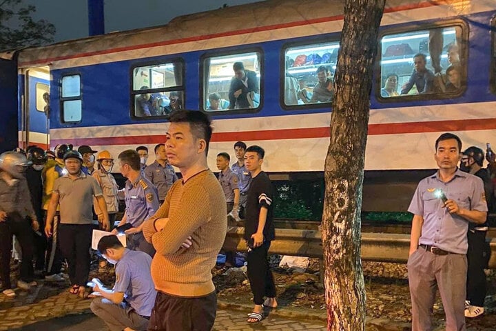 mai nghe dien thoai nguoi dan ong bi tau hoa tong tu vong 1 mai nghe dien thoai nguoi dan ong bi tau hoa tong tu vong 1