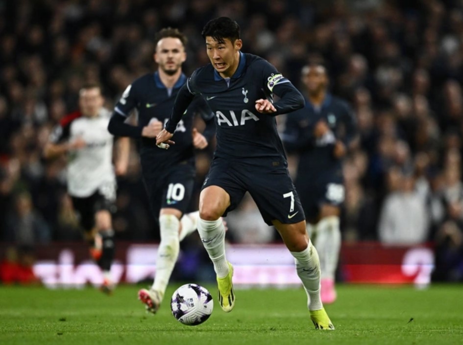 tottenham bat ngo thua soc truoc fulham mu huong loi 2
