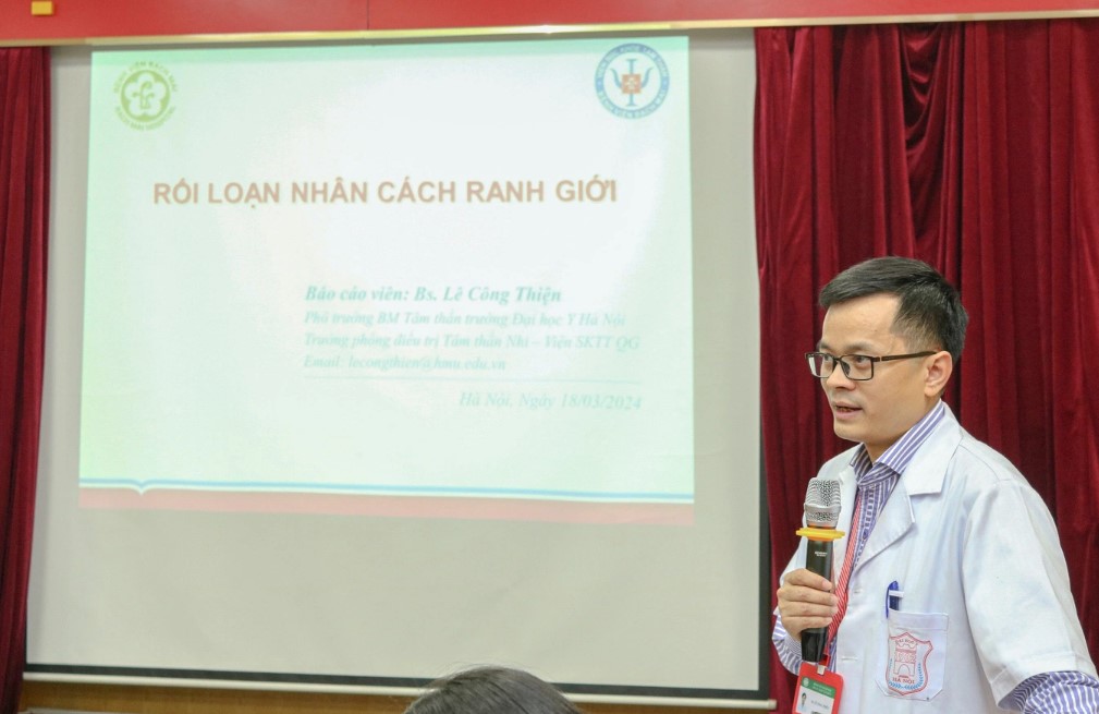 nu sinh lop 8 bi roi loan nhan cach lien tuc co hanh vi tu huy hoai lam dau ban than