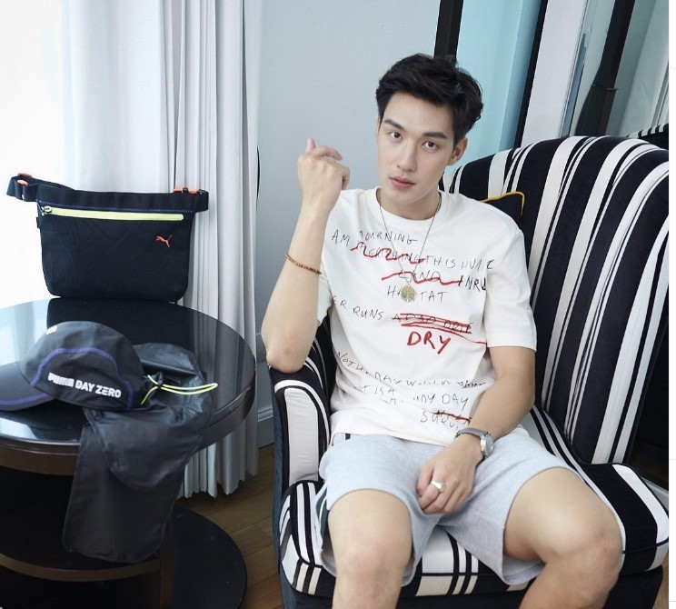 nam than san co gay sot nho visual dien trai moi lan ra san deu khien fan nu phat cuong 10