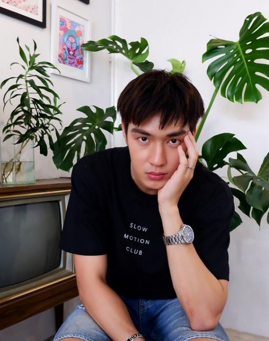 nam than san co gay sot nho visual dien trai moi lan ra san deu khien fan nu phat cuong 4