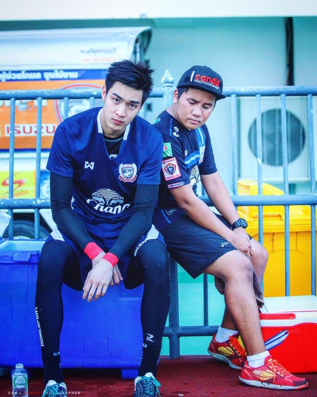 nam than san co gay sot nho visual dien trai moi lan ra san deu khien fan nu phat cuong 5