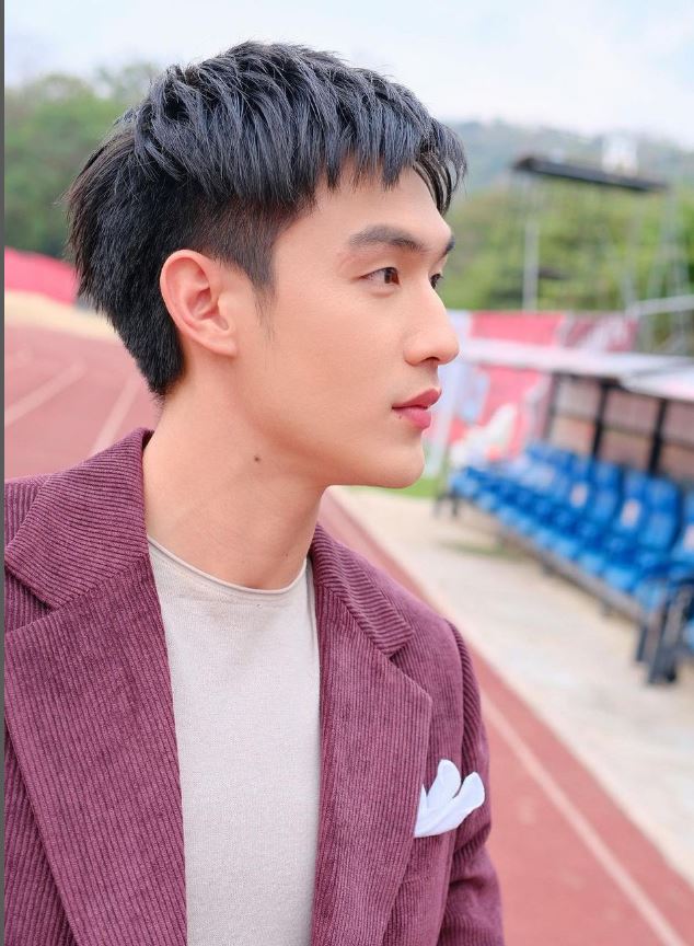 nam than san co gay sot nho visual dien trai moi lan ra san deu khien fan nu phat cuong 6