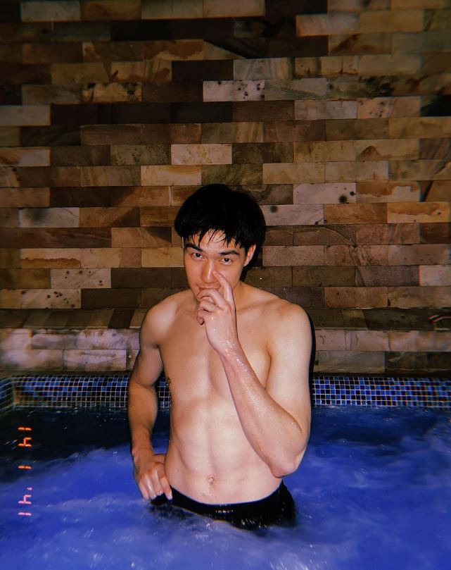 nam than san co gay sot nho visual dien trai moi lan ra san deu khien fan nu phat cuong 8