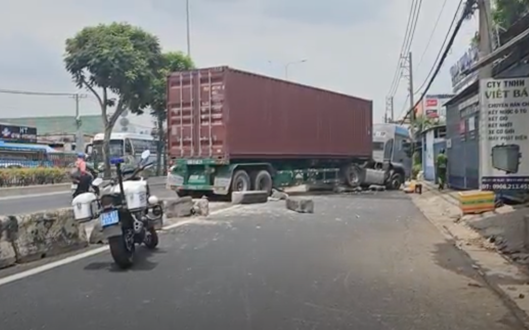 tin tuc tai nan giao thong moi nhat ngay 24 3 2024 tai nan lien hoan tren quoc lo 22 xe con bi bien dang 1 tin tuc tai nan giao thong moi nhat ngay 24 3 2024 tai nan lien hoan tren quoc lo 22 xe con bi bien dang 1