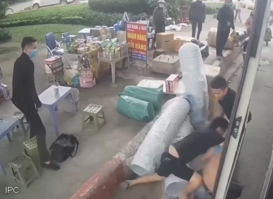 vu nhan vien nha xe o thanh hoa vi hanh hung nguoi khac sa thai 2 nhan vien nha xe1jpg