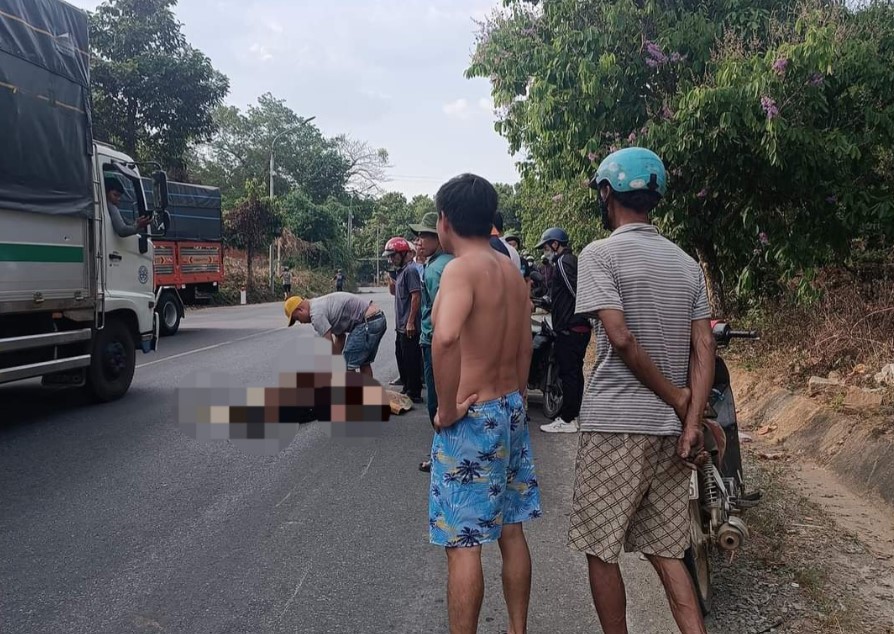 va cham giua xe khach va xe may tren quoc lo 20 co gai 18 tuoi tu vong