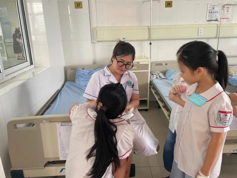 vu 33 hoc sinh nhap vien sau bua an ban tru tai quang ninh toan bo hoc sinh deu da ra vien vu 33 hoc sinh nhap vien sau bua an ban tru tai quang ninh toan bo hoc sinh deu da ra vien