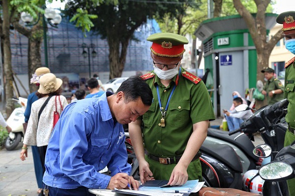 ha noi thu gia ve cao gap 3 lan bai xe tai diem trai nghiem xe bus 2 tang bi xu ly