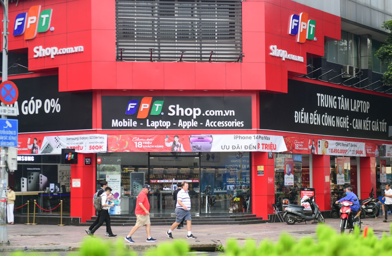 cam on 18 trieu khach hang fpt shop tung khuyen mai cuc khung 100 choi la trung cam on 18 trieu khach hang fpt shop tung khuyen mai cuc khung 100 choi la trung