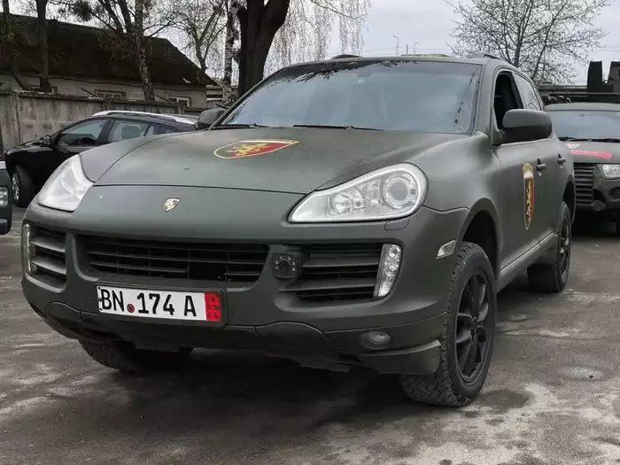 can canh chiec sieu xe duoc tinh nguyen vien ukraine cai tien thanh xe quan su can canh chiec sieu xe duoc tinh nguyen vien ukraine cai tien thanh xe quan su
