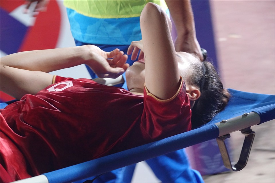 trung ve tuyen nu viet nam nhap vien cap cuu trong tran chung ket o sea game 32 2 trung ve tuyen nu viet nam nhap vien cap cuu trong tran chung ket o sea game 32 2