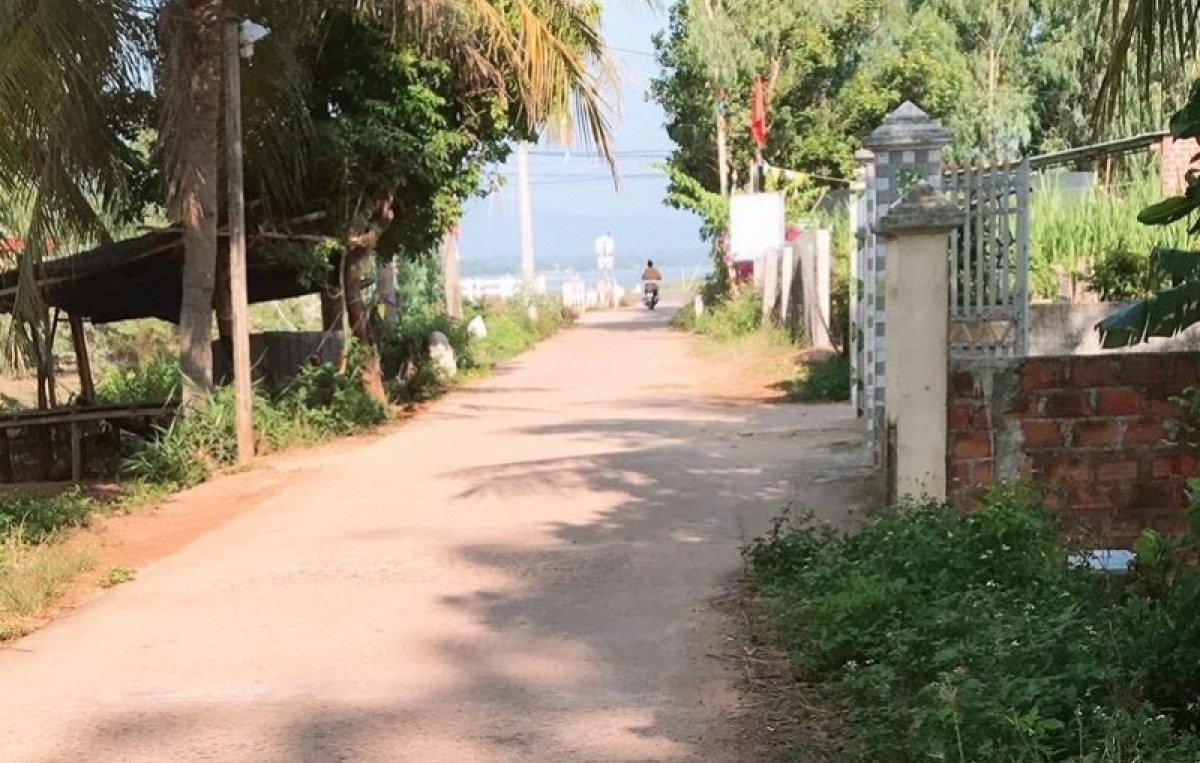con gai 4 tuoi van ga khien xe may lao vao tuong 3 nguoi trong gia dinh tu vong1 con gai 4 tuoi van ga khien xe may lao vao tuong 3 nguoi trong gia dinh tu vong1