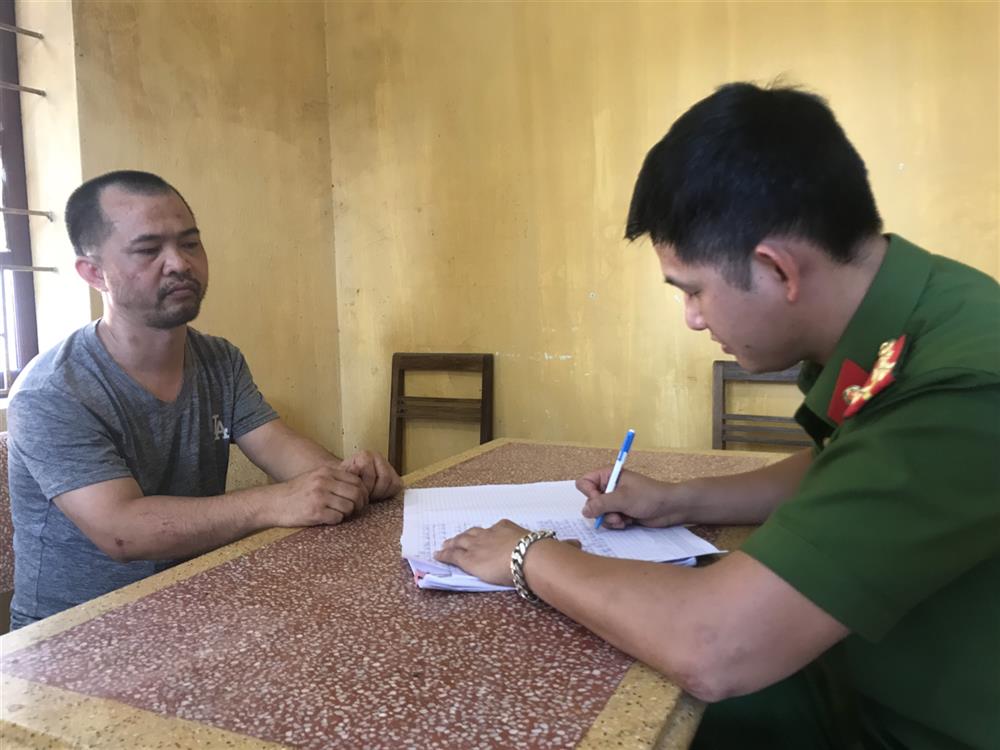 lang son duoc yeu cau kiem tra nong con tai xe cam gay lao vao tan cong csgt