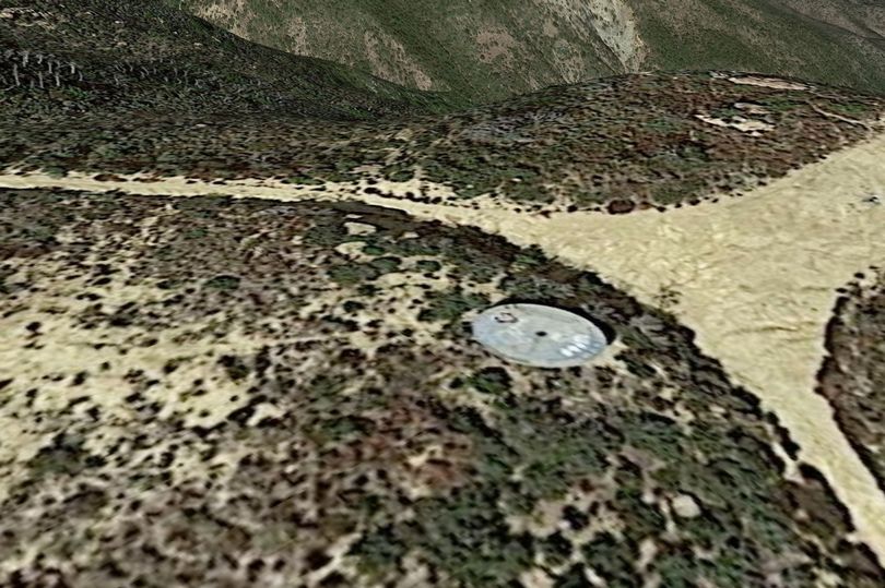 google earth bat duoc hinh anh ufo xuat hien gan biet thu cua hoang tu harry google earth bat duoc hinh anh ufo xuat hien gan biet thu cua hoang tu harry