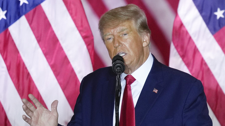 ong trump thong bao bi truy to sap phai ra hau toa vi luu tru tai lieu mat ong trump thong bao bi truy to sap phai ra hau toa vi luu tru tai lieu mat