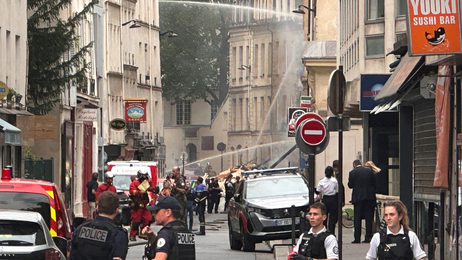 vu no lon o paris qua loi ke cua nhan chung 2 vu no lon o paris qua loi ke cua nhan chung 2