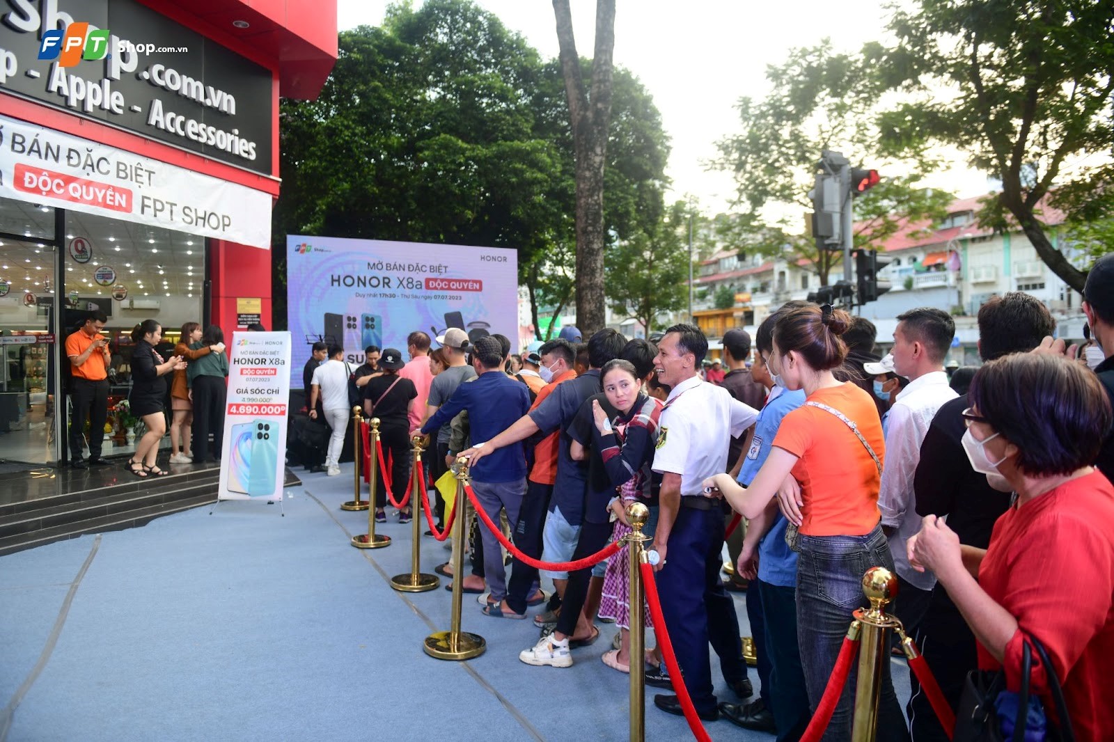 fpt shop mo ban doc quyen honor x8a vua cau hinh moi trong phan khuc tam trung 2