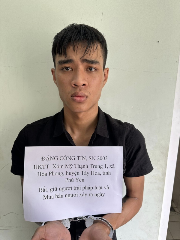 cong an binh duong bat giu bat 11 doi tuong mua ban nguoi qua campuchia cong an binh duong bat giu bat 11 doi tuong mua ban nguoi qua campuchia