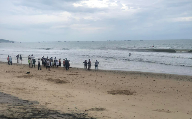 phan thiet du khach bi song cuon mat tich khi tam bien doi duong phan thiet du khach bi song cuon mat tich khi tam bien doi duong