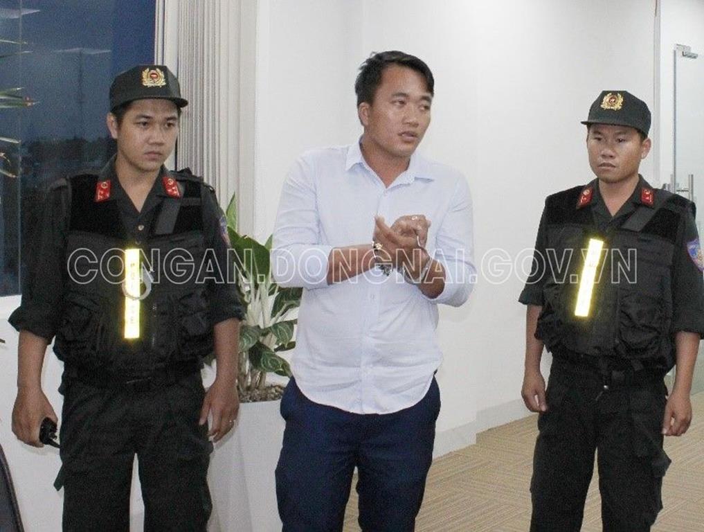khoi to bat tam giam tong giam doc cung 21 cap duoi dan canh ban bat dong san ma khoi to bat tam giam tong giam doc cung 21 cap duoi dan canh ban bat dong san ma