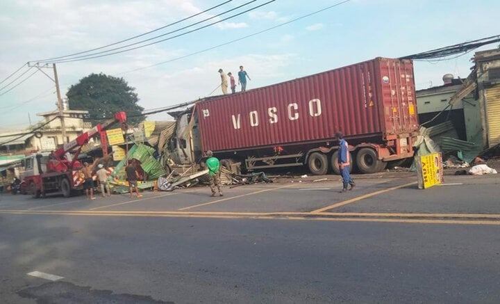 container tong lien hoan 6 ki ot o tp hcm nghi do tai xe ngu guc