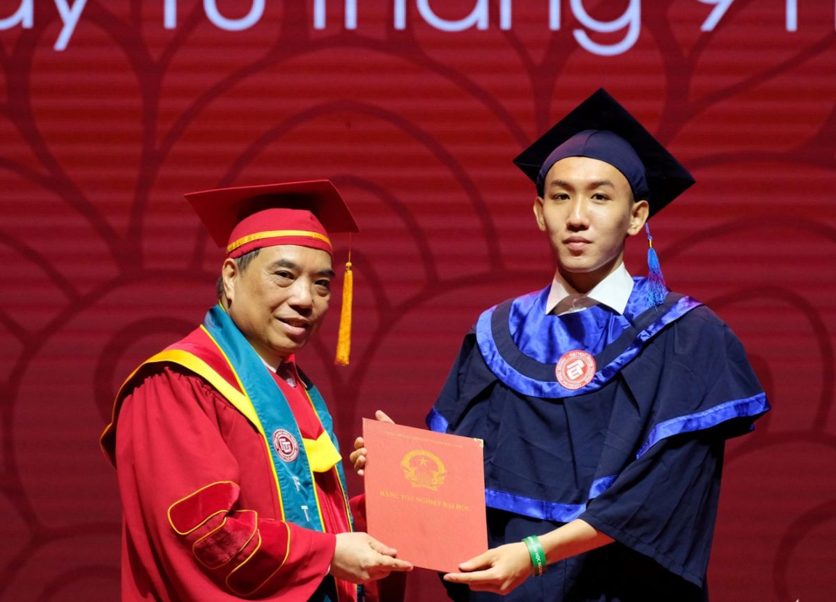 nam sinh goc nghe an tot nghiep thu khoa dai hoc ngoai thuong voi 47 diem a tuyet doi nam sinh goc nghe an tot nghiep thu khoa dai hoc ngoai thuong voi 47 diem a tuyet doi