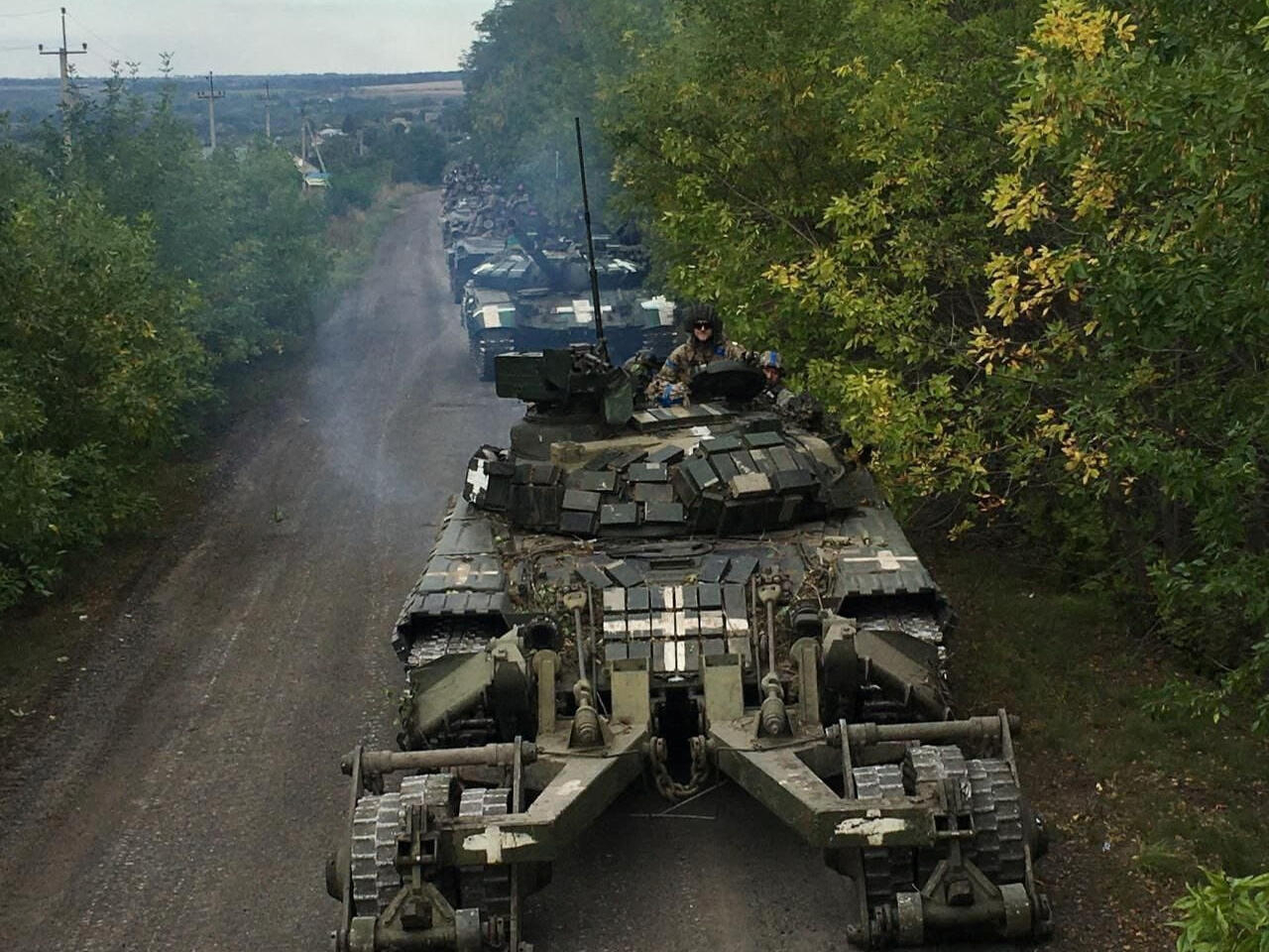 xe boc thep ukraine vuot song dnipro nga doi mat moi nguy lon o kherson1 xe boc thep ukraine vuot song dnipro nga doi mat moi nguy lon o kherson1