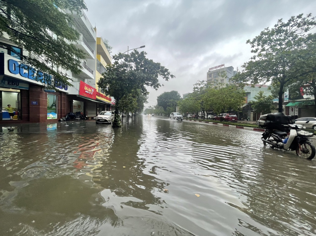 mua lon khien duong pho vinh ngap sau mot so truong thong bao nghi hoc dspl 2 mua lon khien duong pho vinh ngap sau mot so truong thong bao nghi hoc dspl 2