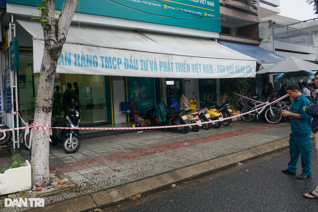hien truong vu cuop ngan hang bidv o da nang co gi dspl 3 hien truong vu cuop ngan hang bidv o da nang co gi dspl 3