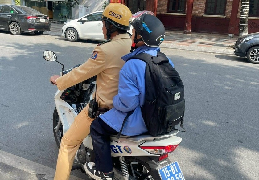 hai phong phu huynh vi pham nong do con con len xe csgt den truong kip gio hoc dspl 1 hai phong phu huynh vi pham nong do con con len xe csgt den truong kip gio hoc dspl 1
