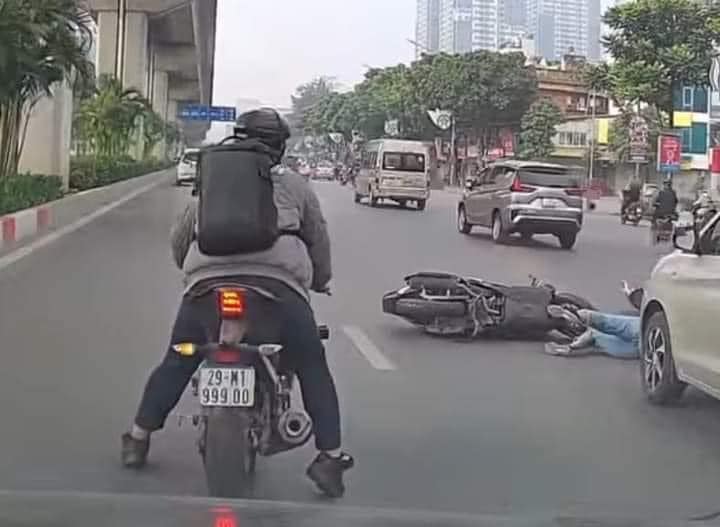 vu lai xe may tong nguoi phu nu nga ra duong roi bo di thanh nien 27 tuoi giai thich gi voi cong an dspl 1