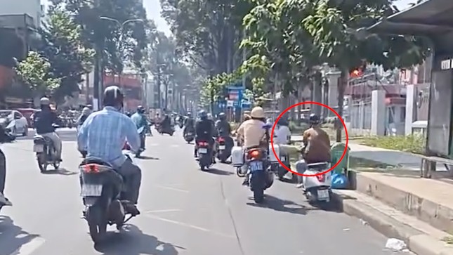 vu csgt dung chan dap xe nguoi vi pham o tp hcm loi ke cua ba ban nuoc truoc nha hat hoa binh dspl 1 vu csgt dung chan dap xe nguoi vi pham o tp hcm loi ke cua ba ban nuoc truoc nha hat hoa binh dspl 1
