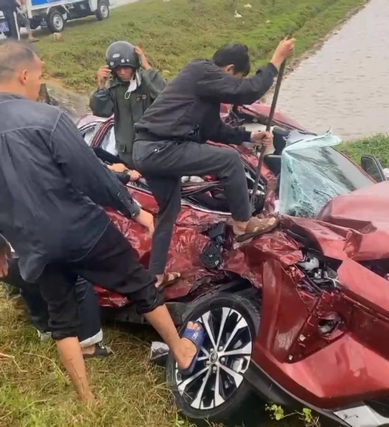 tai nan giao thong nghiem trong o ha tinh cay cua cuu nhieu nguoi 1 be gai tu vong