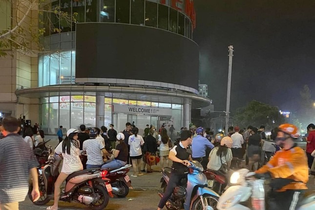 tp hcm chay khu bep o sieu thi nhieu nguoi thao chay trong dem