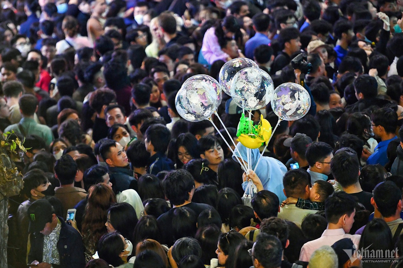 pho di bo ho hoan kiem dong nghet nguoi cho don giao thua2