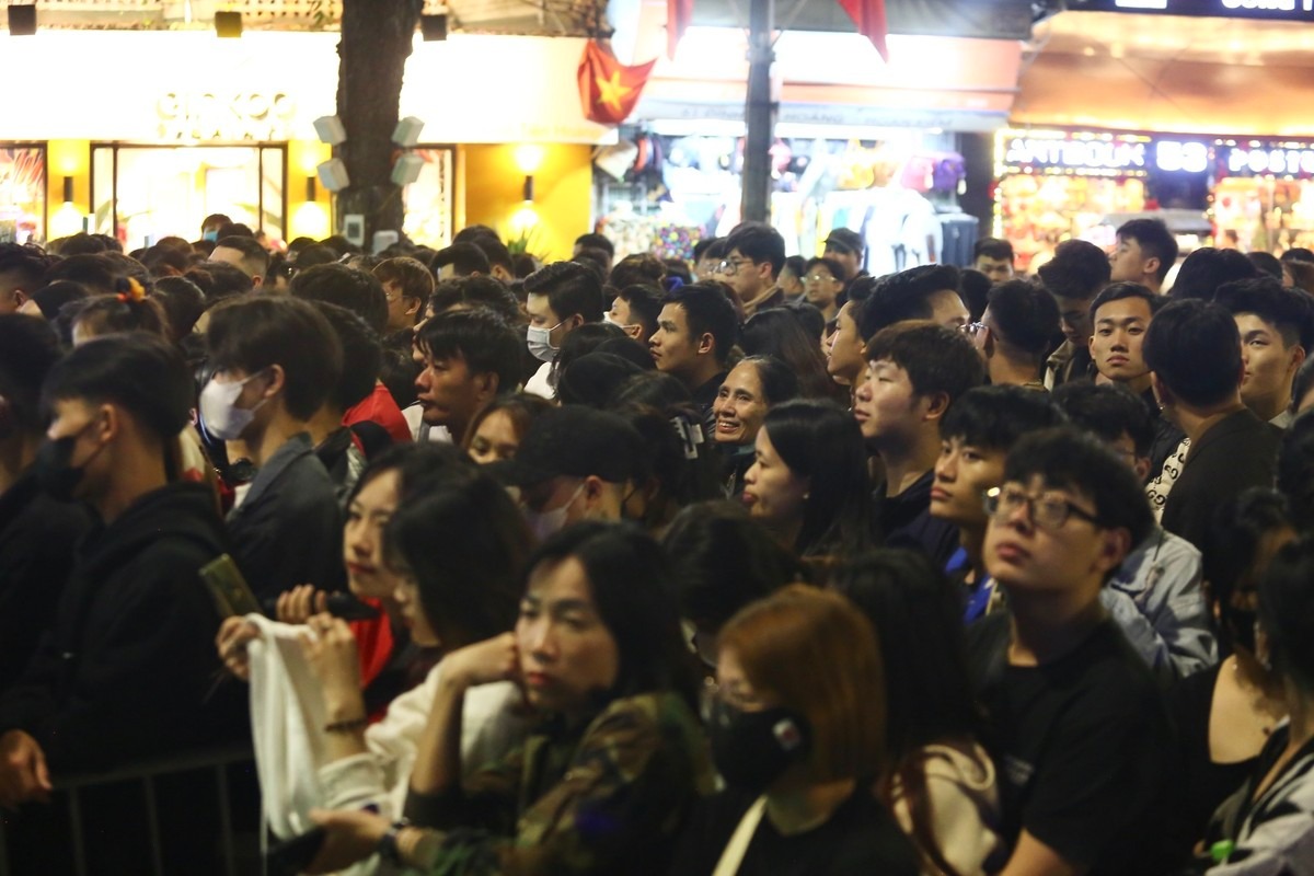 pho di bo ho hoan kiem dong nghet nguoi cho don giao thua4