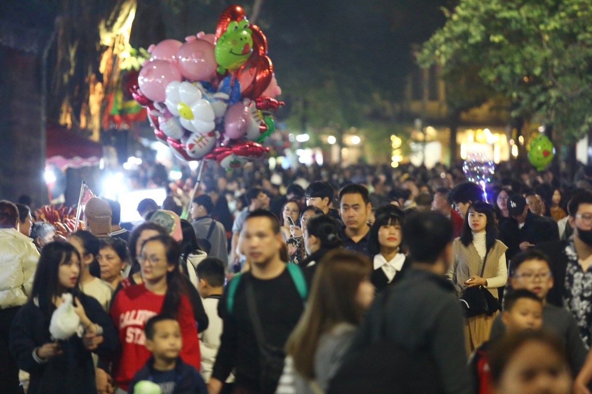 pho di bo ho hoan kiem dong nghet nguoi cho don giao thua6