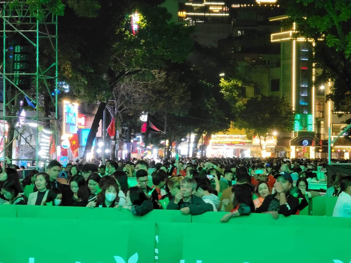 pho di bo ho hoan kiem dong nghet nguoi cho don giao thua7