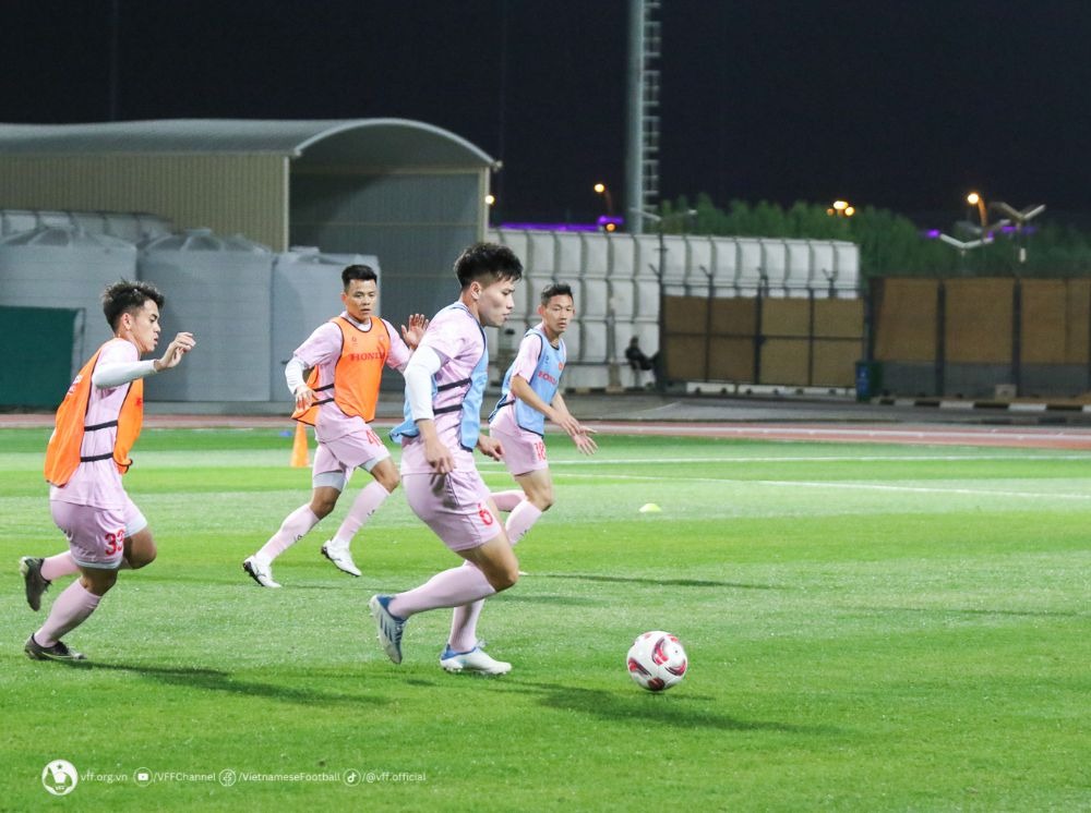 buoi tap dau tien tai qatar tuyen viet nam day cao khoi luong van dong buoi tap dau tien tai qatar tuyen viet nam day cao khoi luong van dong